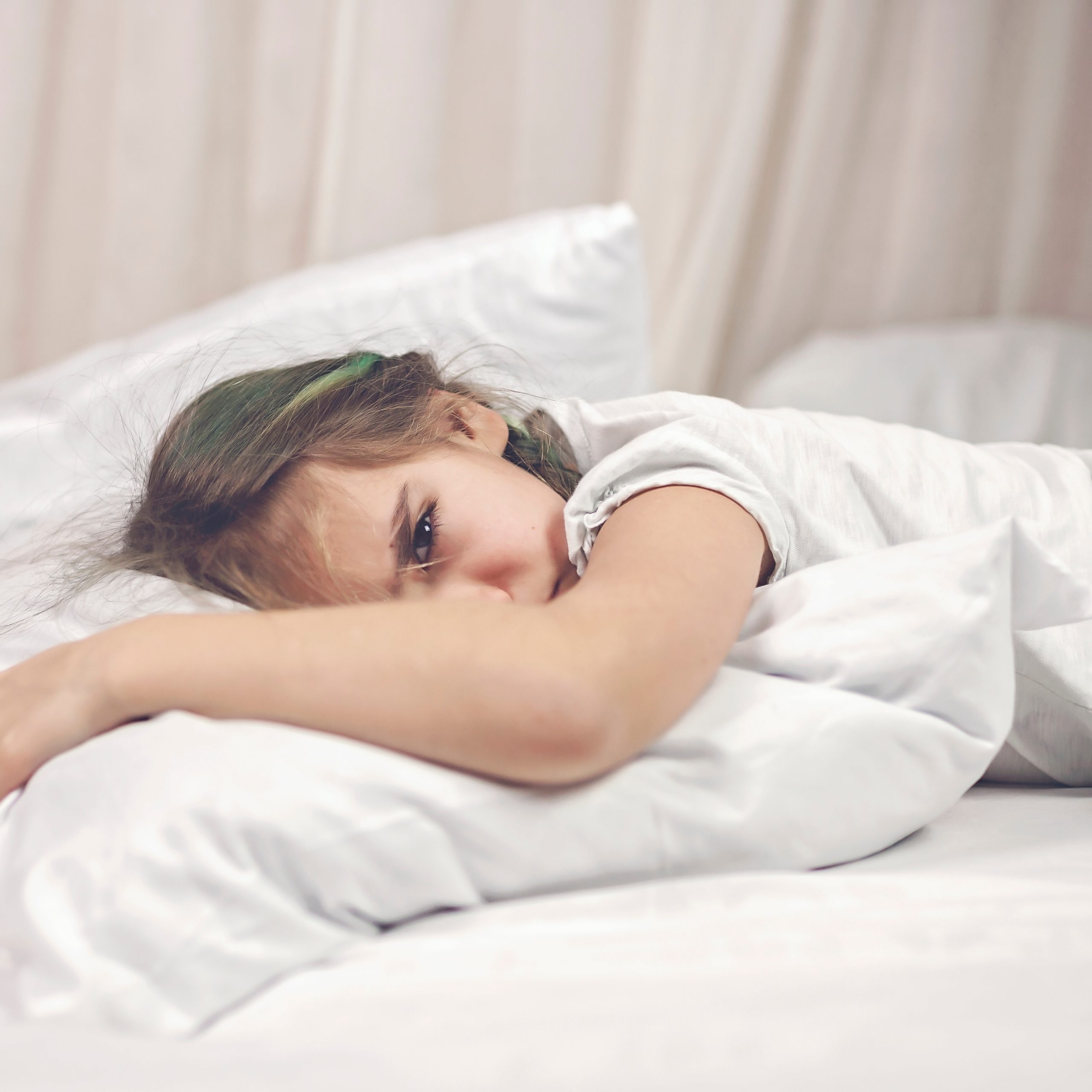 Sleepy,Kids,In,Pajama,Lying,In,Bed,And,Struggling,To